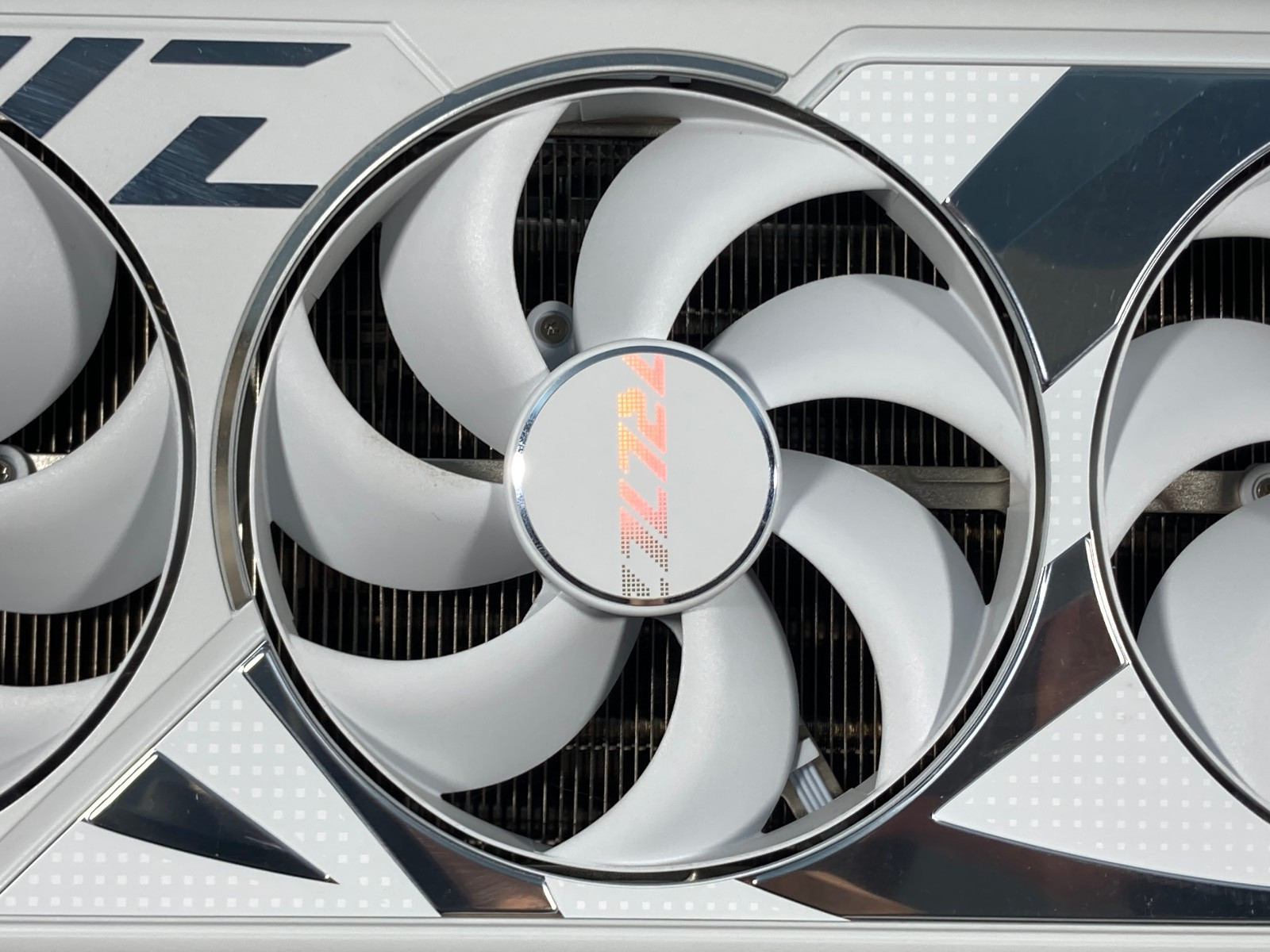 BH 2 GET 1 OFFER ASUS ROG Stri - Rtx 4090 24Gb Gddr6X 评论和价格
